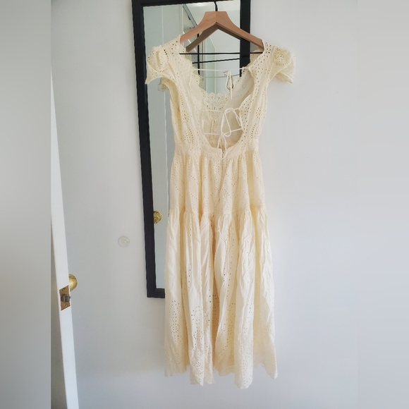 UO Wild Daisy Eyelet Tie-Back Midi Dress - Picture 3 of 4